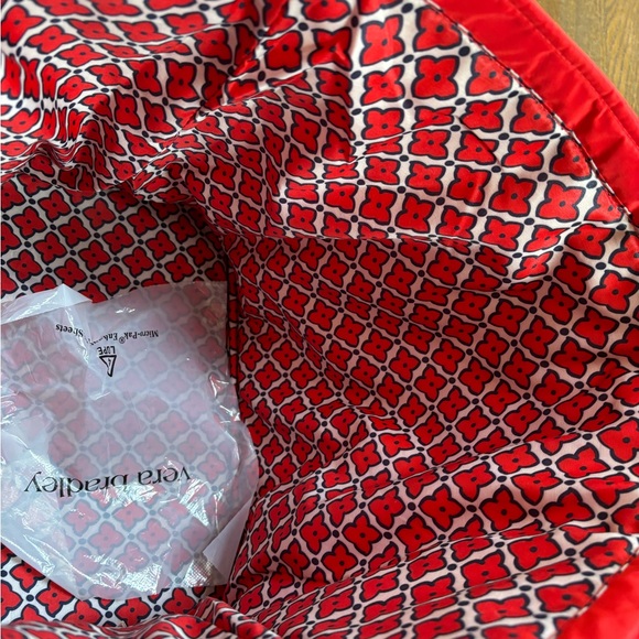 NWT Vera Bradley Essential Grand Quilted Red Tote and matching wristlet - Picture 5 of 5